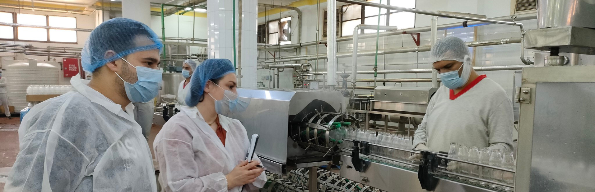 workers-at-plant